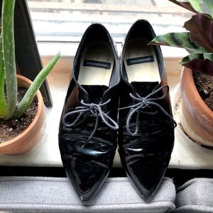 Black patent Vagabond pointy toe oxford flats